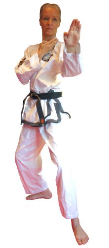Dr. Dagmar Stenzel Dr. Dagmar Stenzel im Dobok während des Taekwon-Do-Trainings